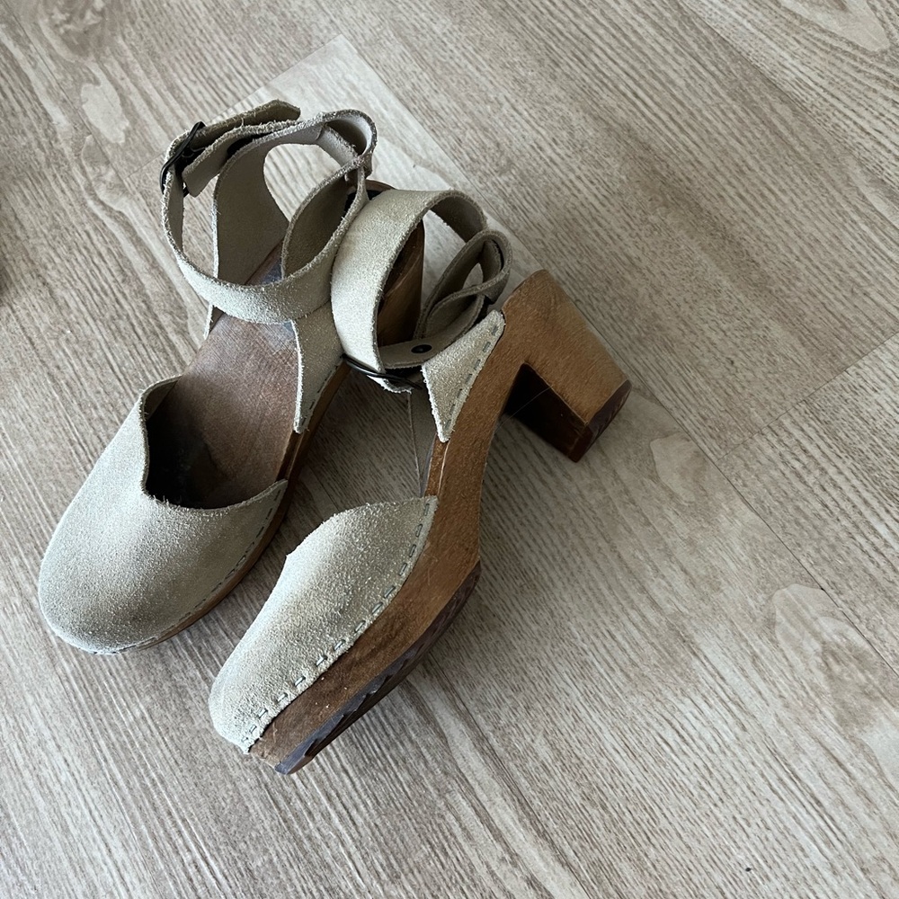 Clog sandals